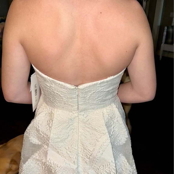 Theia Couture Wedding Dress STYLE/MODELE
890084
COL.102
LOT 110808 - Picture 4 of 6